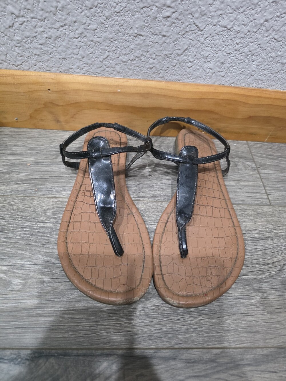 Faded Glory Black T-Strap Women's Sandals